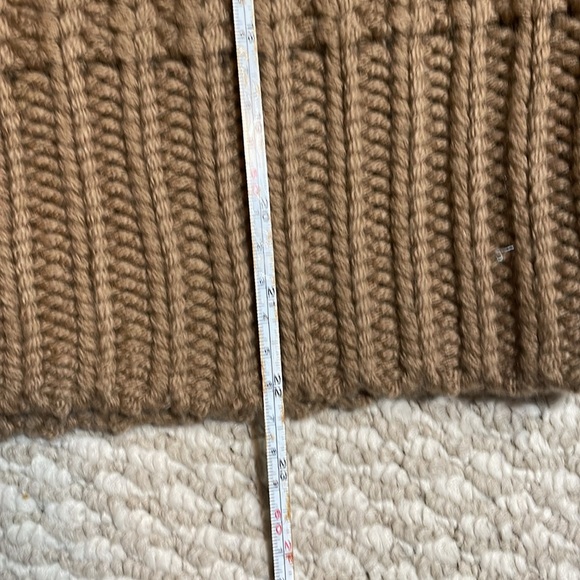 Vince chunky knit turtleneck sweater, wool & cashmere, camel color sz medium - Picture 7 of 11